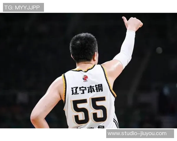 韩德君的篮球生涯回顾与未来展望:从青涩新星到CBA传奇的成长之路